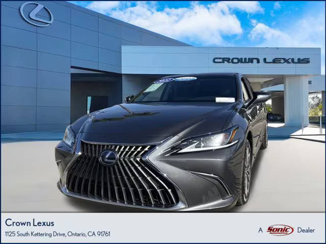 2022 Lexus ES ES 300h FWD photo