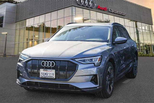 2022 Audi e-tron Premium AWD photo