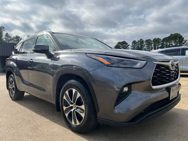 2022 Toyota Highlander XLE AWD photo