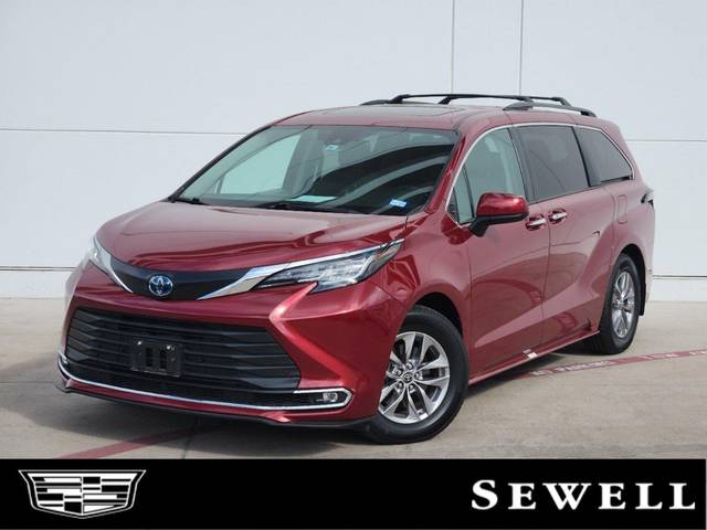 2022 Toyota Sienna XLE FWD photo