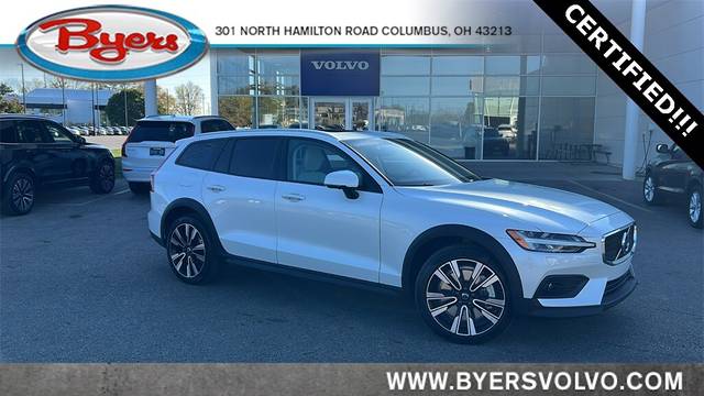 2022 Volvo V60 Cross Country  AWD photo