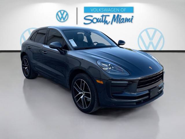 2022 Porsche Macan  AWD photo