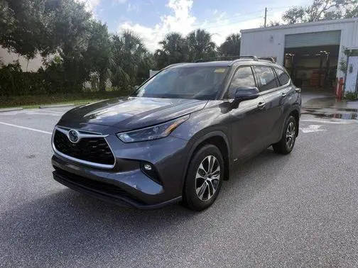 2022 Toyota Highlander Hybrid XLE AWD photo