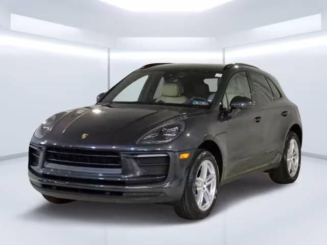 2022 Porsche Macan  AWD photo