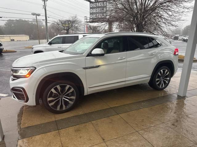 2022 Volkswagen Atlas Cross Sport 3.6L V6 SEL Premium R-Line AWD photo