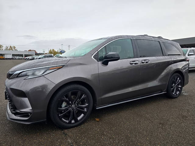 2022 Toyota Sienna XSE FWD photo