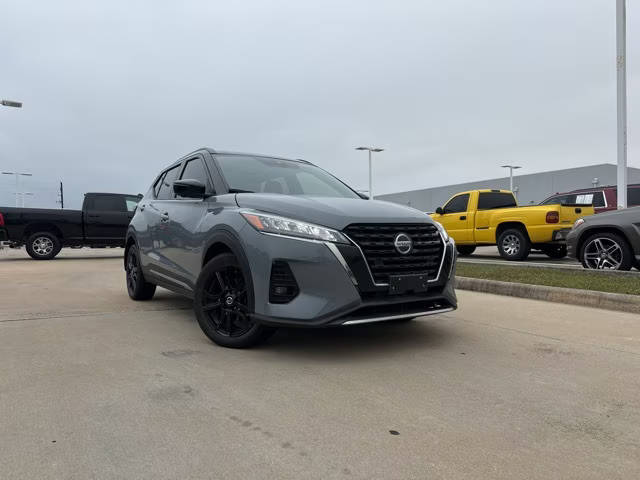 2021 Nissan Kicks SR FWD photo