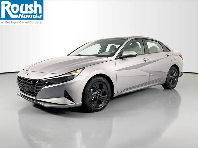 2022 Hyundai Elantra SEL FWD photo