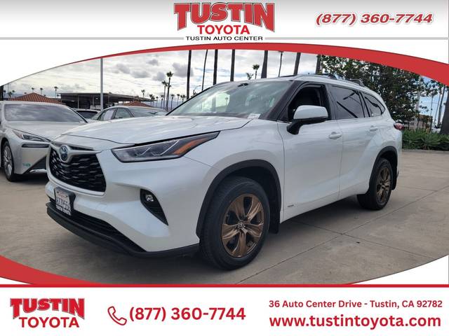 2022 Toyota Highlander Hybrid Bronze Edition AWD photo