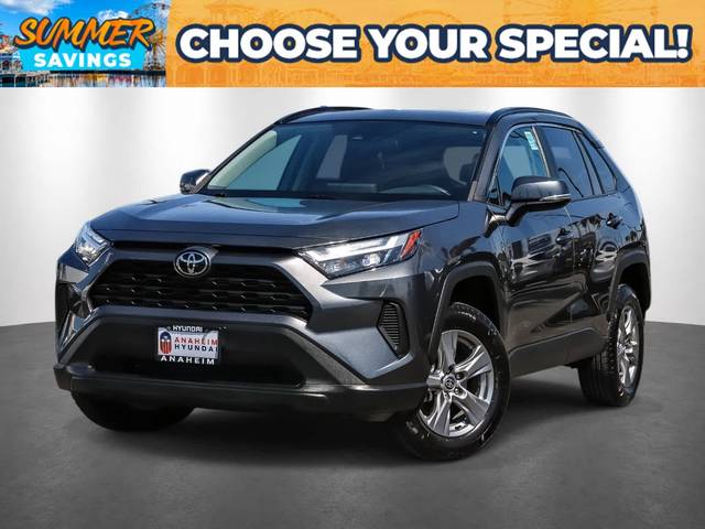 2022 Toyota RAV4 XLE FWD photo