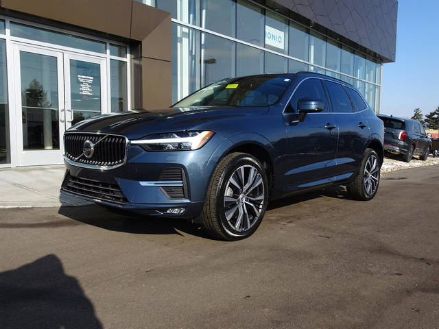 2022 Volvo XC60 Momentum FWD photo