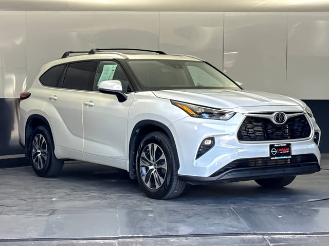2022 Toyota Highlander XLE FWD photo