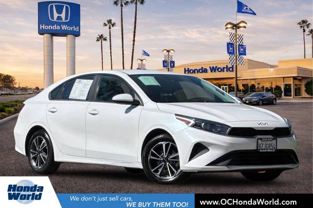 2022 Kia Forte LXS FWD photo