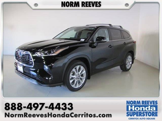 2022 Toyota Highlander Hybrid Limited FWD photo