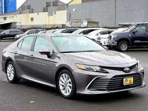 2022 Toyota Camry LE FWD photo