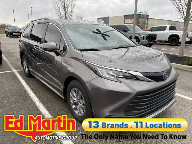 2022 Toyota Sienna LE FWD photo