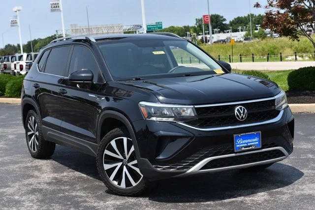 2022 Volkswagen Taos SE AWD photo