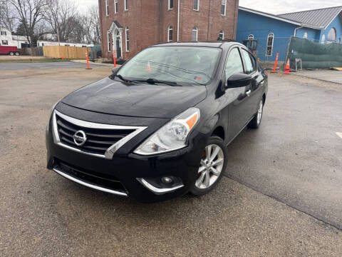 2015 Nissan Versa SL FWD photo