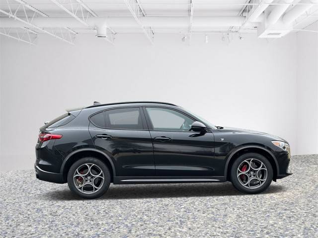 2022 Alfa Romeo Stelvio Ti AWD photo