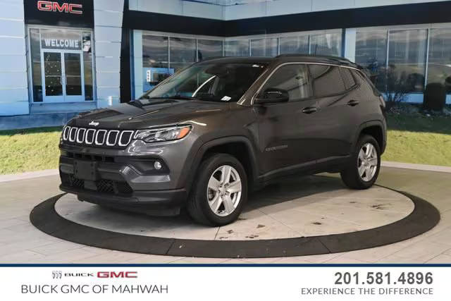 2022 Jeep Compass Latitude 4WD photo