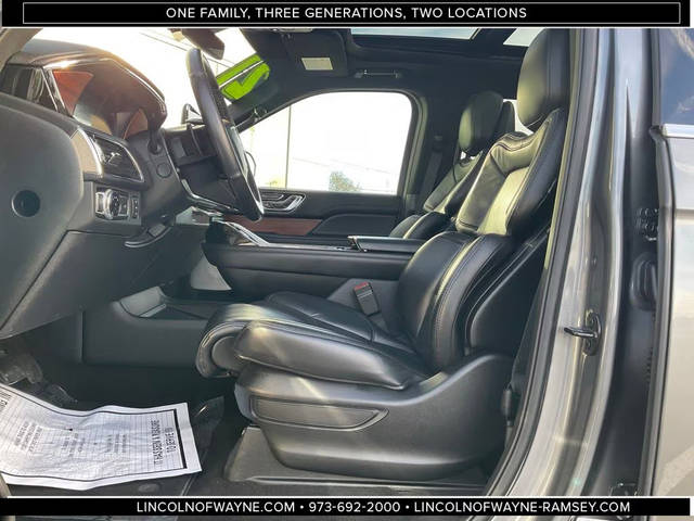 2021 Lincoln Navigator L Reserve 4WD photo