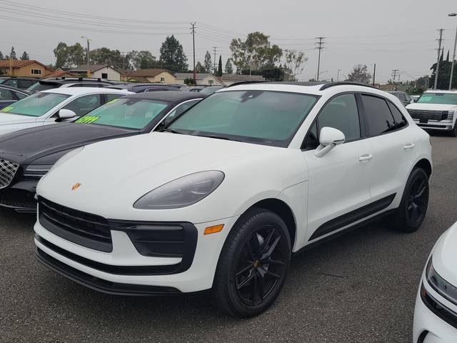 2022 Porsche Macan AWD photo