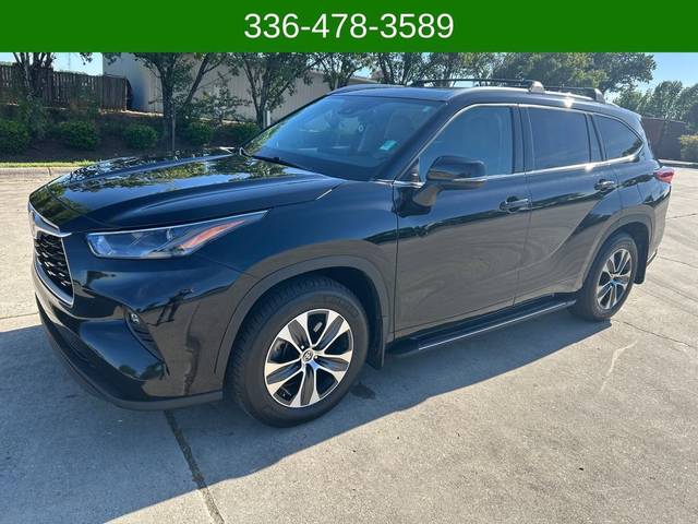 2022 Toyota Highlander XLE FWD photo