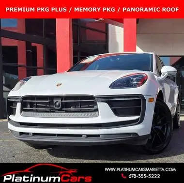 2022 Porsche Macan AWD photo