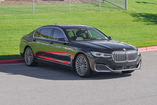 2022 BMW 7 Series 740i RWD photo
