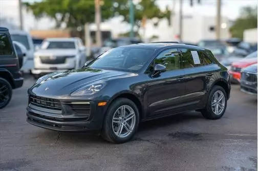 2022 Porsche Macan  AWD photo