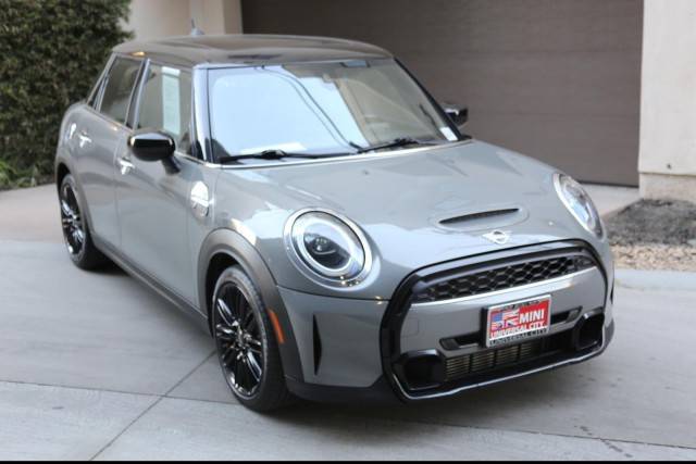 2022 MINI Hardtop 4 Door Cooper S FWD photo