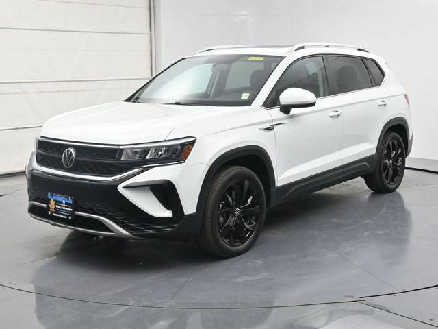 2022 Volkswagen Taos SE AWD photo