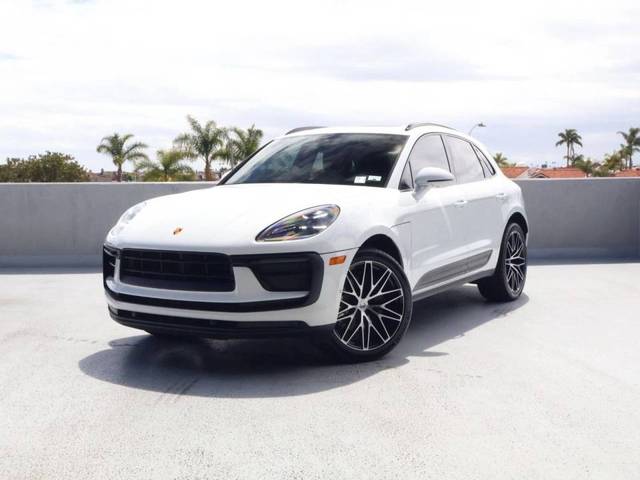 2022 Porsche Macan  AWD photo