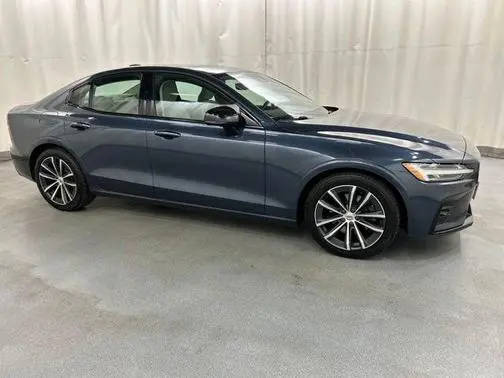 2021 Volvo S60 Momentum FWD photo