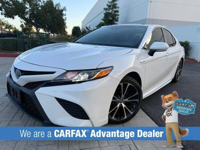 2018 Toyota Camry Hybrid SE FWD photo