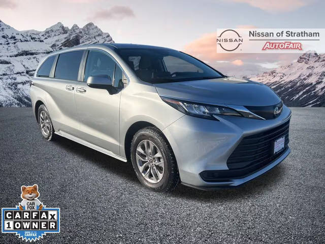 2022 Toyota Sienna LE FWD photo