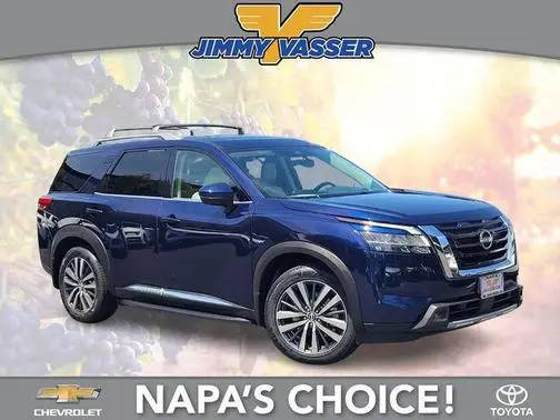 2022 Nissan Pathfinder Platinum FWD photo