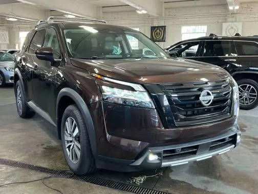 2022 Nissan Pathfinder SL FWD photo