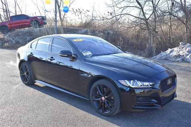 2017 Jaguar XE 35t R-Sport AWD photo