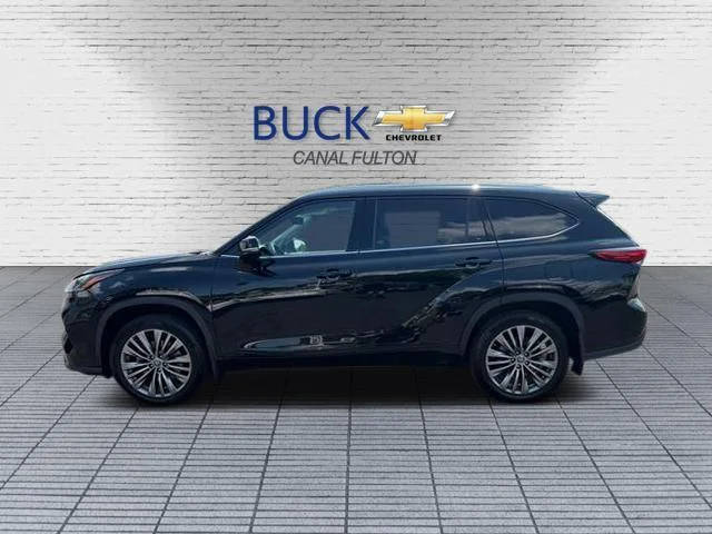 2022 Toyota Highlander Platinum AWD photo