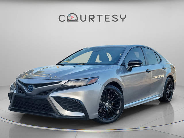 2022 Toyota Camry Hybrid SE FWD photo