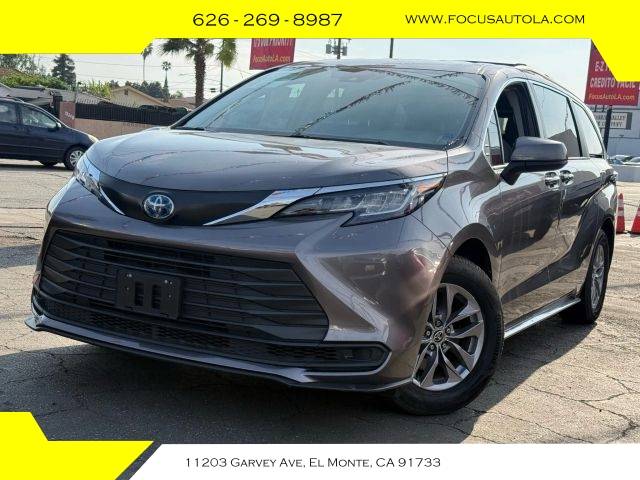 2022 Toyota Sienna LE FWD photo