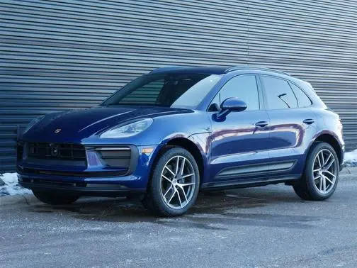 2022 Porsche Macan  AWD photo