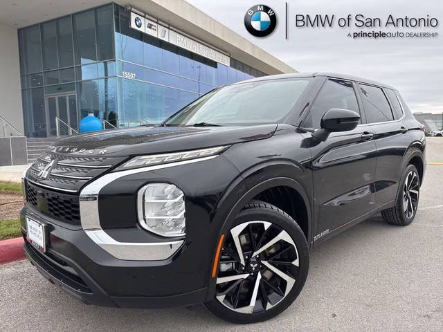 2022 Mitsubishi Outlander ES FWD photo