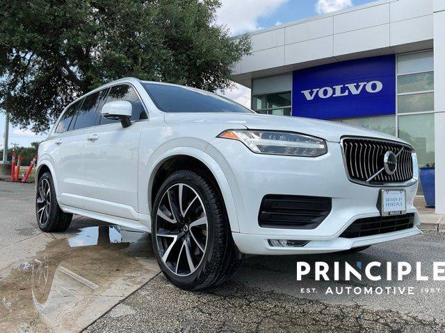 2022 Volvo XC90 Momentum AWD photo
