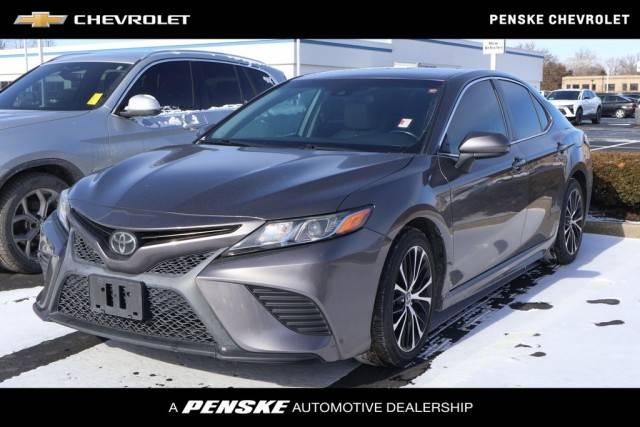 2020 Toyota Camry SE FWD photo