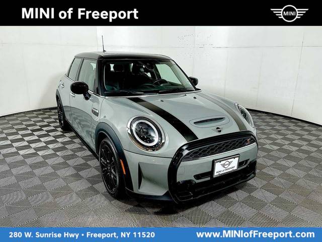 2022 MINI Hardtop 4 Door Cooper S FWD photo