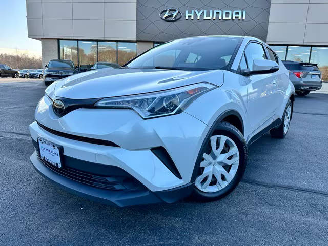 2019 Toyota C-HR LE FWD photo