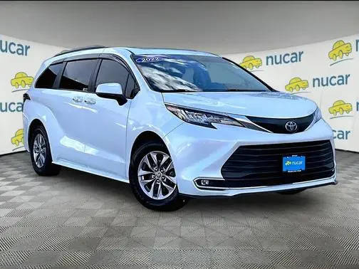 2022 Toyota Sienna XLE AWD photo