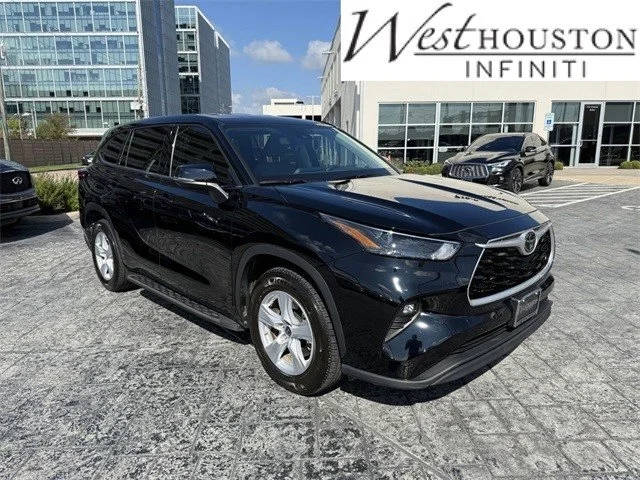 2022 Toyota Highlander LE FWD photo